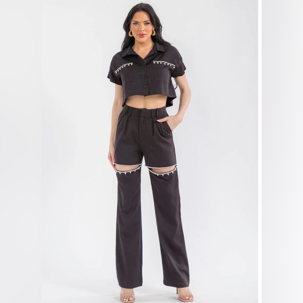 SET SHORT SLEEVE TOP & BUTTON CLOSURE PANTS STUDS CUT OUT 2PC.